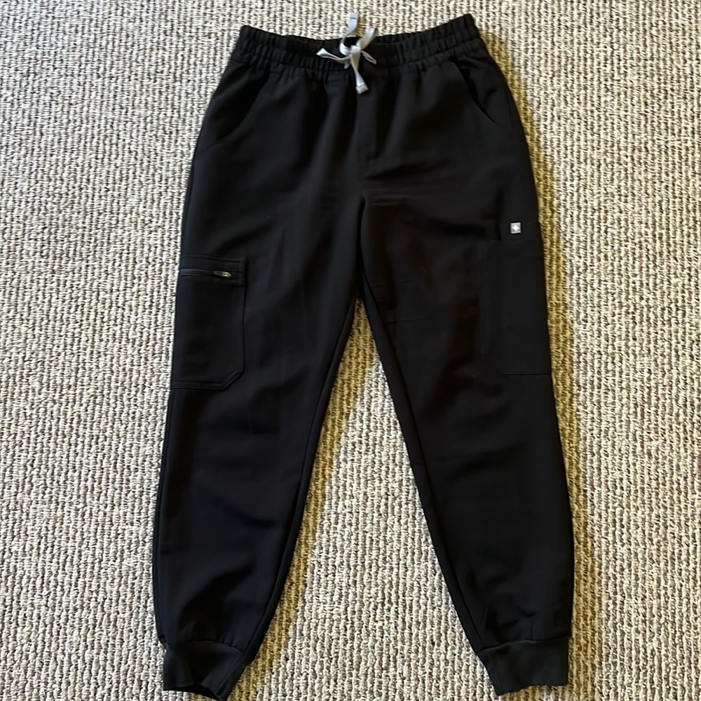 FIGS. Small/petite. Uman relaxed jogger